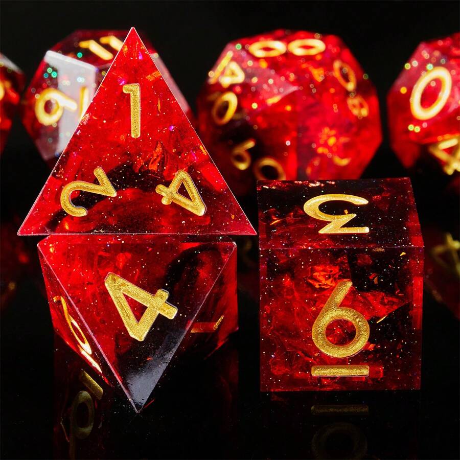 Ensemble de dés en résine rouge élégant avec feuille d'or, au design complexe, avec des formes polyédriques incluant un D20 - Convient pour les jeux de rôle et les jeux de plateau Cthulhu