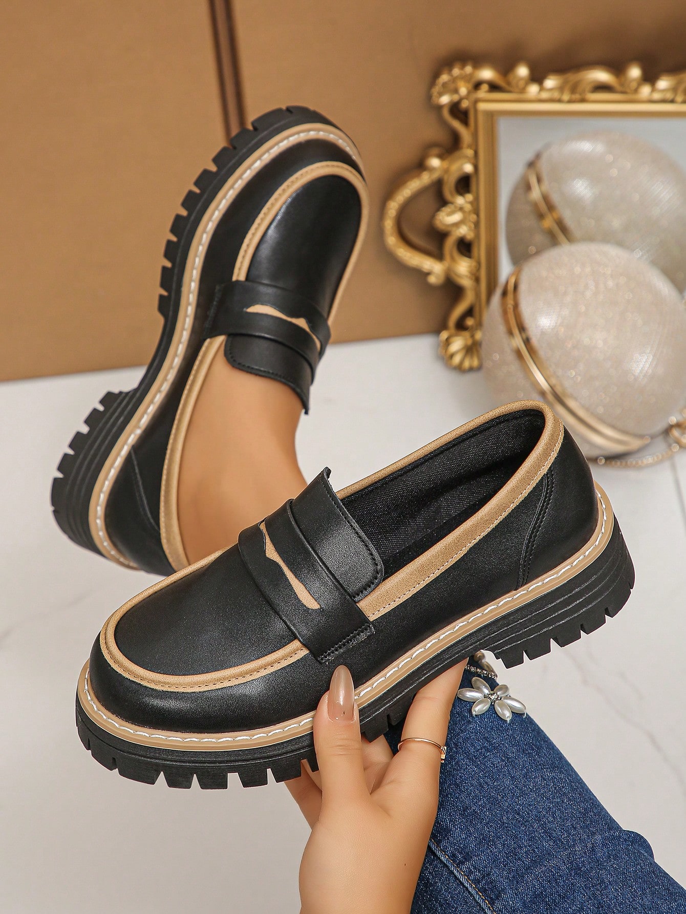 حذاء كاجوال للنساء والطالبات بتصميم مدبب، ذو لونين...