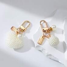 2 件心形钥匙扣 - 采用塑料材料制成，配有珍珠和标签，优雅女士手提包配件，休闲包吊坠，情人节礼物，白色 - 彩色 - 查看 2