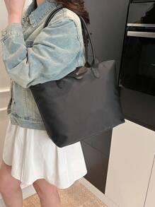 Một chiếc túi xách tay đơn giản và đa năng, màu trơn, dung tích lớn, có khóa kéo, có thể đeo vai, phù hợp cho mua sắm, du lịch, công sở, đi làm và các dịp khác. - màu đen - Xem 11