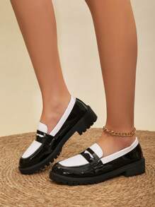 Mocasines de suela gruesa para mujer, zapatos de cuero casual de patchwork negro y blanco, elegantes planos para uso diario, primavera y otoño - Blanco y negro 3 - Ver 11