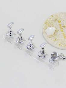 美甲展示架，用于展示按压式美甲片；磁性假指甲支架，用于练习美甲；初学者亚克力美甲套装配件；美甲沙龙设备及装饰；棋盘形美甲盘支架；带磁性底座的练习支架；艺术展示架；美甲工具 - 彩色 - 查看 13