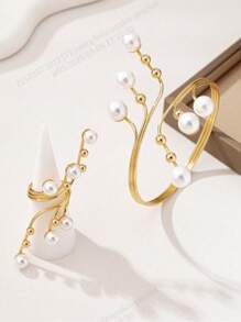 1 Set (Includes 1 Geometric Line Pearl Gold Bracelet And 1 Geometric Line Pearl Ring) Vintage And Fashionable Geometric Line Pearl Gold Bracelet And Geometric Line Pearl Ring Combo Set, Stylish And Cool For Summer, Long-Lasting Pearl Jewelry Set, Suitable For Women To Wear Daily, Holidays, Social Gatherings, Parties, As Couple Gift