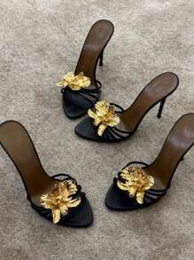 Nouveaux sandales à talons hauts à brides avec fleurs métalliques et strass, orteil carré, pour banquets. Printemps/Été 2025