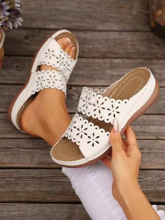 2024 Plus Size Women Flat Hollow Flower Slippers, Casual Retro Wedge Sandals Middle-Aged