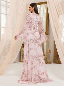 Robe maxi élégante pour femmes avec col rond, épaule ornée de strass, manchettes extra-larges froncées, imprimé floral aléatoire. Douce et confortable, convient pour de multiples occasions : quotidienne, décontractée, vacances. Design avec nœud dans le dos, détails de perles - Rose bonbon - Voir 3