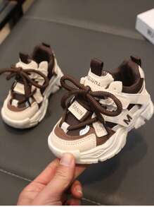 1 双儿童休闲运动鞋，适合男孩和女孩，适合日常校园旅行活动。低帮钩环防滑耐磨生日礼物，时尚厚底运动鞋 - 棕色 - 查看 3