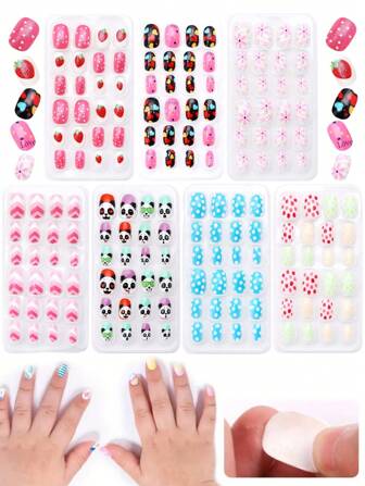 (Juego de 168 piezas en 7 paquetes) y (Juego de 24 piezas en 1 paquete) Uñas postizas acrílicas para niños con pegamento previo, cubiertas completas con brillo, estampados simples y lindos de lunares, flores, corazones, pandas, fresas y otros elementos, un juego de uñas postizas cortas para niñas pequeñas - Juego de diseños temáticos simples y lindos
