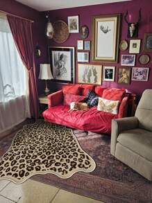 1 pieza Alfombra de terciopelo con estampado de leopardo, alfombra artificial, alfombra con estampado de leopardo falso, alfombra con estampado animal, linda alfombra de leopardo falso, adecuada para áreas pequeñas como oficina/debajo del escritorio/dormitorio/baño/cocina, nuevo producto de primavera, perfecto para Pascua, Día de San Valentín y otras decoraciones festivas