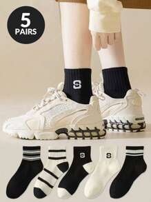 5 paires de chaussettes mi-mollet pour femmes avec rayures et impression de lettres, chaussettes de sport casual noires et blanches, conviennent pour le port quotidien, printemps/été