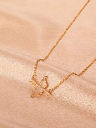 1 款精致的丘比特弓箭吊坠女士项链 - 合金和水钻微镶嵌设计是理想的周年纪念礼物或日常佩戴珠宝