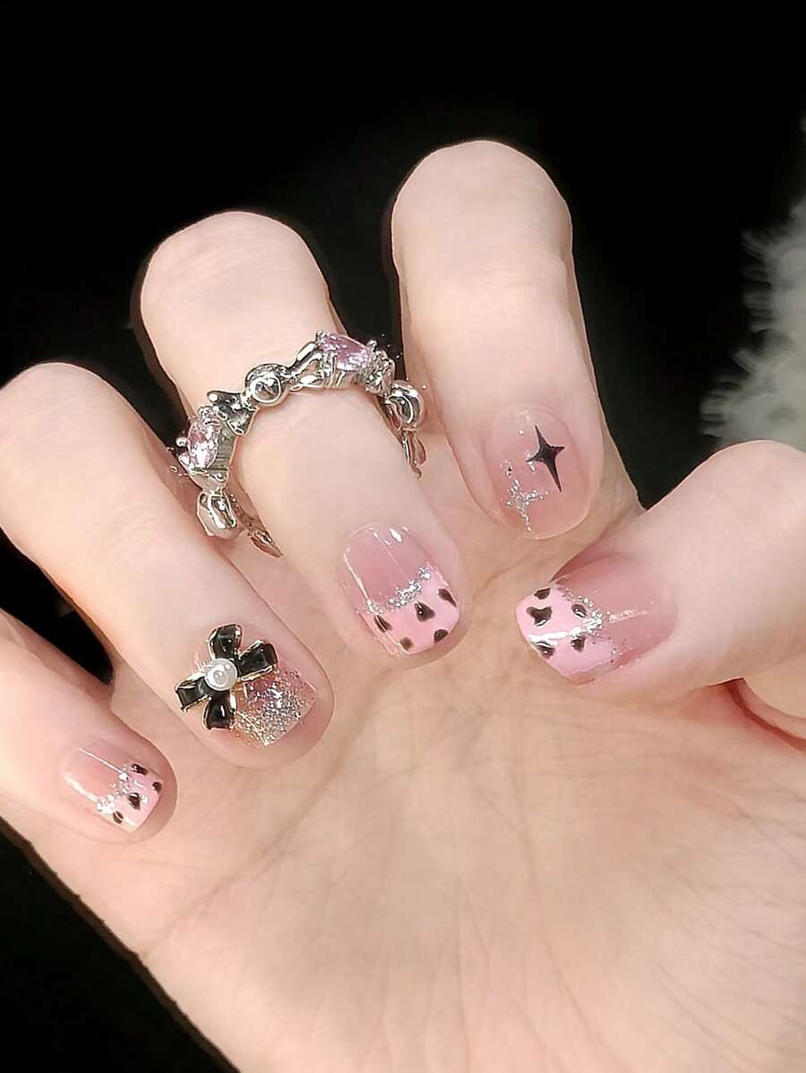 Upgrade Your Press-On Nail Look! 24 Pieces Of Short Square Pink Fake Nails, Cute Heart Shape And Green Base Small Flower Nail Art Supplies For Spring And Summer, Reusable Full Set, Including 1 Jelly Glue And A Nail File, Perfect For Parties, Dance And Daily Wear Nail Art.