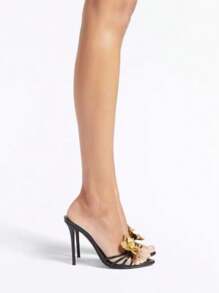 Nouveaux sandales à talons hauts à brides avec fleurs métalliques et strass, orteil carré, pour banquets. Printemps/Été 2025