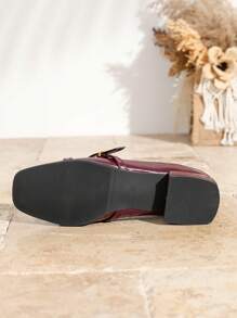 女士乐福鞋一脚蹬，酒红色时尚粗跟方头穆勒鞋