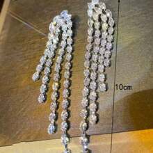 1 par de pendientes largos con borlas de aleación de cobre exagerada con circonita, adecuados para usar en fiestas y vacaciones de mujeres