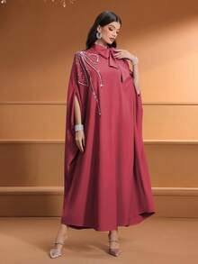 女士纯色系带优雅阿拉伯长袍，带肩部贴花、刺绣串珠细节