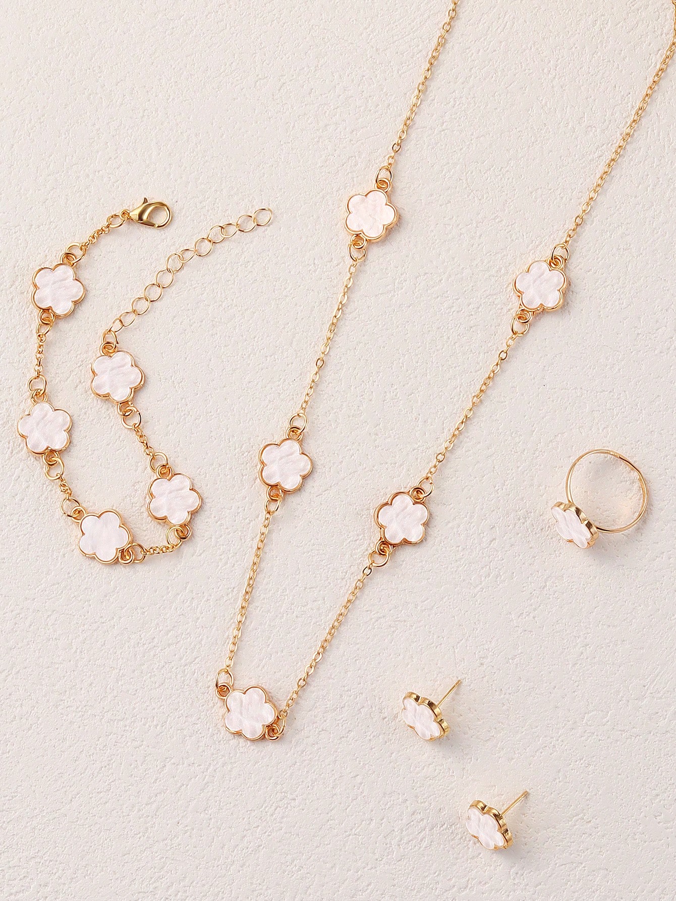 1 طقم هدية مجوهرات للفتاة - 1 قلادة معلق بشكل شبه...