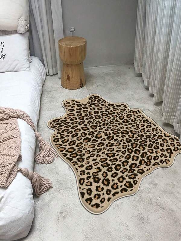 1 pieza Alfombra de terciopelo con estampado de leopardo, alfombra artificial, alfombra con estampado de leopardo falso, alfombra con estampado animal, linda alfombra de leopardo falso, adecuada para áreas pequeñas como oficina/debajo del escritorio/dormitorio/baño/cocina, nuevo producto de primavera, perfecto para Pascua, Día de San Valentín y otras decoraciones festivas