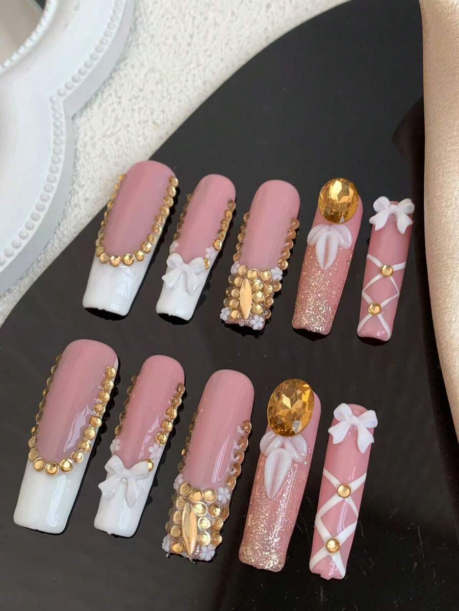 十件纯手工可穿戴美甲，手绘法式风格，3D立体雕刻，极其适合作为生日、节日礼物赠送给朋友、女朋友，并且可以重复使用。