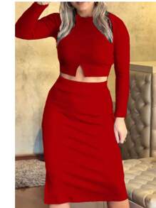 This Incredible Divine Set Brings The Perfect Combination Of Sophistication, Comfort And Style! The Ribana Skirt Offers An Impeccable Fit And Comfort For Your Everyday Life. The Long-Sleeved Crop Top Completes The Look, Bringing An Elegant And Modern Touch, Ideal For Any Occasion. - 紅色 - 查看 1