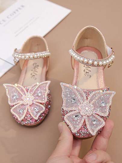 1 双时尚百搭粉色女孩珍珠和水钻蝴蝶结装饰可爱平底凉鞋，圆头，适合日常穿着、跳舞、春秋季户外穿着，闪光装饰包头公主鞋，尺码偏小半码