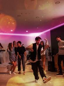 1 pieza Tira de luces LED RGB, alimentada por USB, color y brillo ajustables, múltiples modos, apta para TV, habitación, iluminación decorativa de escaleras, sala de juegos, dormitorio, decoración para fiestas en el hogar
