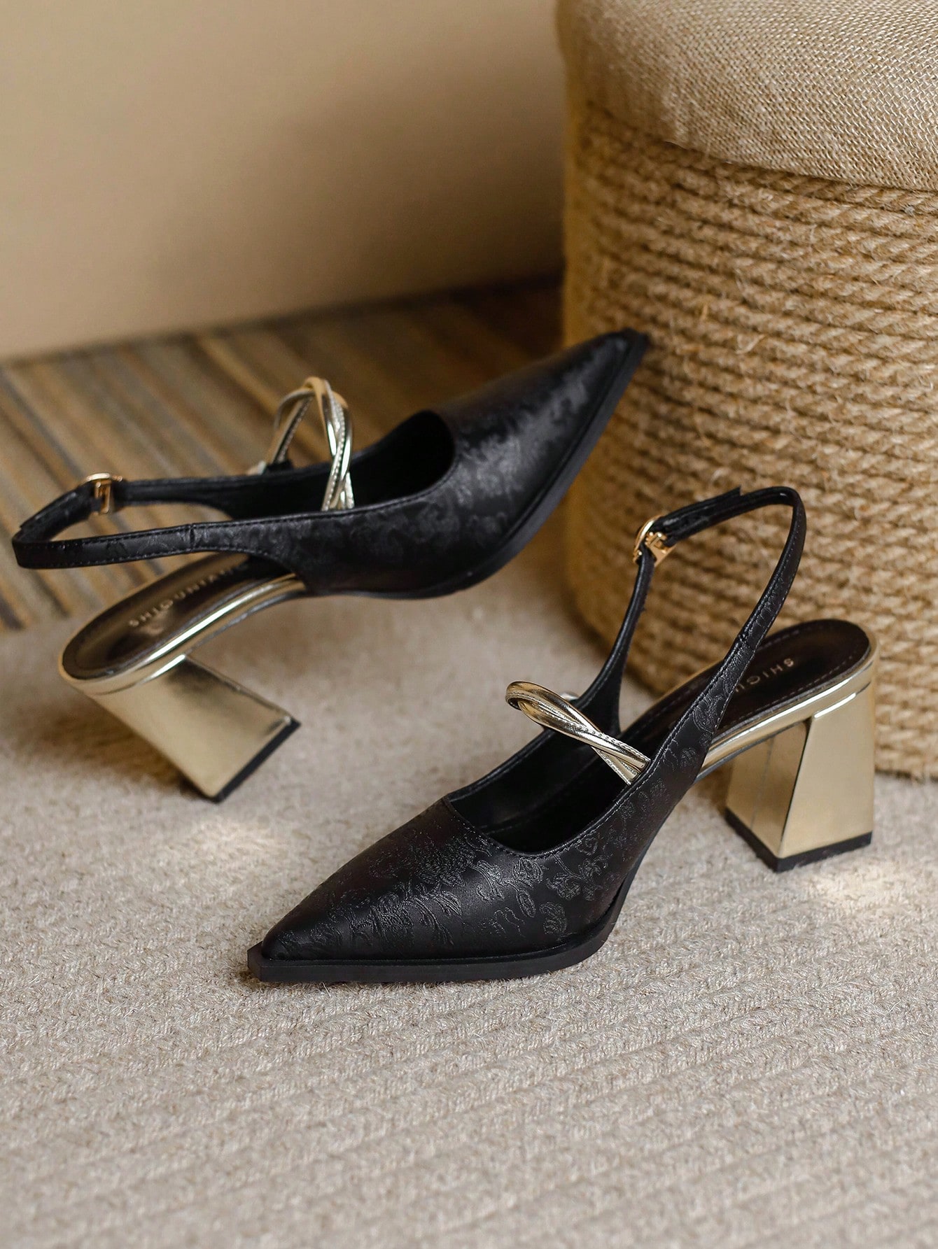 كعب عالي مدبب مفتوح من القدم موديل ربيع 2025 ، أحذ...