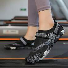 Men's Outdoor Water Shoes, Mesh Upper Low-Top Beach Walking Quick-Dry Swimming Shoes, Lightweight Breathable Indoor Workout Non-Slip Aqua Shoes