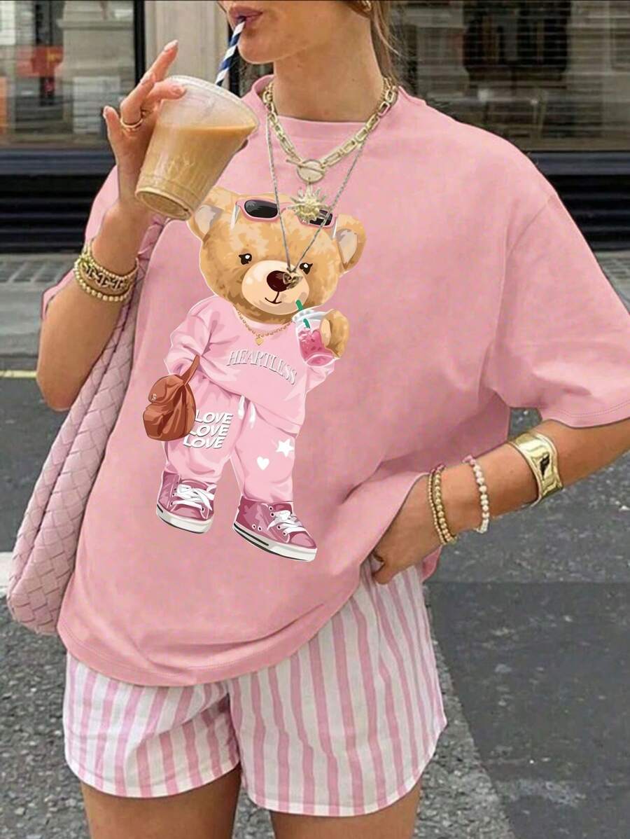 精致小熊粉色 T 恤，粉色套装娃娃熊，可爱街头风格，时尚卡其色小熊，女式图案 T 恤，春夏女士和女孩时尚运动 T 恤，凉爽穿着，常规款式，短袖圆领休闲图案上衣 - 粉色 - 查看 1