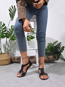 2025 New Pattern Plus Size Women's New Summer Flat Sandals, Anti-Slip, Round Toe, Fashionable And Casual