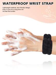 43件套化妆刷套装，包括眼影刷、眉刷、粉底刷、散粉刷、腮红刷、遮瑕刷和高光刷，采用超柔软优质合成毛制成，适合日常面部化妆。