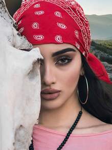 戴上这款时髦的嘻哈围巾，尽情摇滚嘻哈氛围！风格出众，是嘻哈爱好者、街头服饰爱好者和音乐会观众的理想选择（柔软舒适的面料）