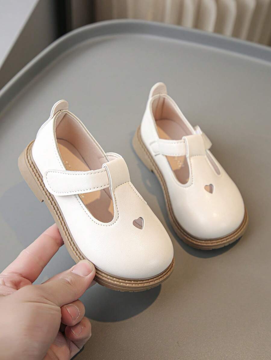 Girls' Fashionable Comfortable Versatile Heart Hollow-Out Flat Shoes - Beige - View 1