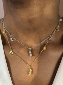 Botas vaqueras occidentales, sombrero vaquero y collar con colgante de pezuña de caballo