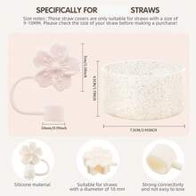 SUGAW 2 piezas Accesorios de botella de agua de silicona, Funda de taza con purpurina de 2.95 pulgadas, Tapa de pajita con flor de hibisco (se ajusta a pajitas de 10 mm), Accesorios de taza hermosos y a la moda, anti-polvo, anti-caídas, y de reducción de ruido, adecuados para fitness, actividades al aire libre, decoración de tazas, compatibles con, regalo del Día de la Madre, útiles escolares de regreso a clases