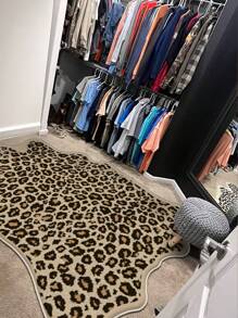 1 pieza Alfombra de terciopelo con estampado de leopardo, alfombra artificial, alfombra con estampado de leopardo falso, alfombra con estampado animal, linda alfombra de leopardo falso, adecuada para áreas pequeñas como oficina/debajo del escritorio/dormitorio/baño/cocina, nuevo producto de primavera, perfecto para Pascua, Día de San Valentín y otras decoraciones festivas