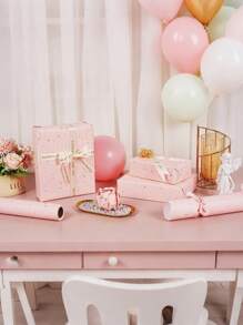 1卷哑光金属质感包装纸，浅粉色纸屑图案，适用于婚礼、万圣节等场合，也可用作礼品包装纸。适用于婚礼、情人节、生日、圣诞节、DIY花束、金属质感圣诞礼品包装、DIY圣诞装饰等。纯色图案，哑光包装纸，万圣节、感恩节、秋季、冬季皆宜。