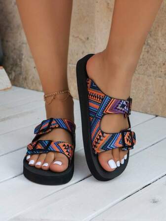 24 双女士新款平底凉鞋，绑带拼接颜色，休闲户外沙滩拖鞋