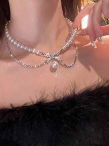 1 pièce Collier élégant avec nœud papillon de perles fausses, collier accessoire de mode pour les fêtes, cadeau d'anniversaire pour copine