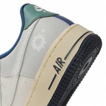Nike 2024 男童空军 1 LV8 (GS) 复古低帮运动鞋 HM3721-111 - 白色 - 查看 5