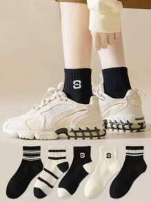 5 paires de chaussettes mi-mollet pour femmes avec rayures et impression de lettres, chaussettes de sport casual noires et blanches, conviennent pour le port quotidien, printemps/été