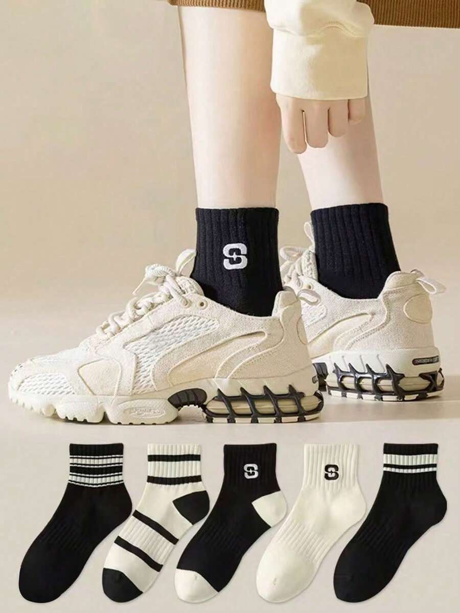 5 paires de chaussettes mi-mollet pour femmes avec rayures et impression de lettres, chaussettes de sport casual noires et blanches, conviennent pour le port quotidien, printemps/été