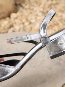 新款春夏低跟凉鞋，时尚尖头凉鞋，舒适粗跟平底鞋，优雅女士高跟鞋