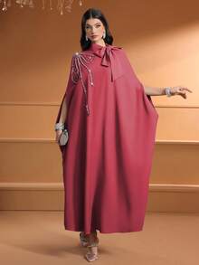 女士纯色系带优雅阿拉伯长袍，带肩部贴花、刺绣串珠细节