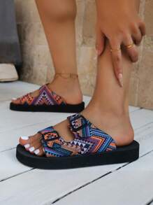 24 piezas Nuevas sandalias planas para mujeres, empalme de tiras de colores, chanclas casuales para exteriores y playa