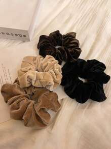 4 pezzi di eleganti scrunchies in velluto nei colori nero, beige e marrone per le donne, accessori per capelli di alta qualità dal design semplice e versatile, in colori uniti, adatti per uso quotidiano, casual, feste, pendolarismo, vacanze, code di cavallo, chignon, lavaggio, trucco, abbinamento con l'outfit