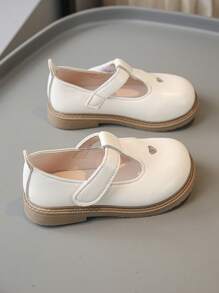 Girls' Fashionable Comfortable Versatile Heart Hollow-Out Flat Shoes - Beige - View 5