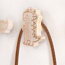 Cartoon-Style Solid Wood Hooks That Can Have Names Customized On Them. They Are Extremely Convenient As They Are No-Drill And Can Be Mounted On The Wall. They Are Especially Suitable For Being Used As Door Handles For Children's Drawers And Cabinets, And They Are Truly A Must-Have For Organizing Clothes And Hats.