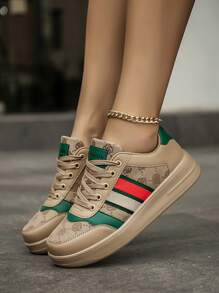 Women's Retro Versatile Fashion Random Print Pattern Letter Striped Skate Shoes, Two-Tone Front Lace-Up Elevated Comfortable Casual Sneakers