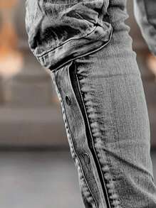 Jeans in denim con più tasche di moda semplice, adatti all'uso casual quotidiano per uomo